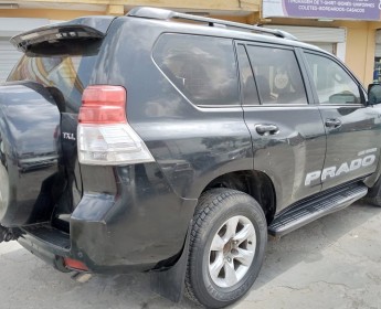 A venda Toyota Prado TXL 4 cilindros lír