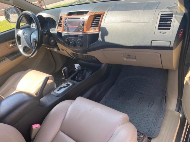 Venda Toyota Fortuner F limpo svld