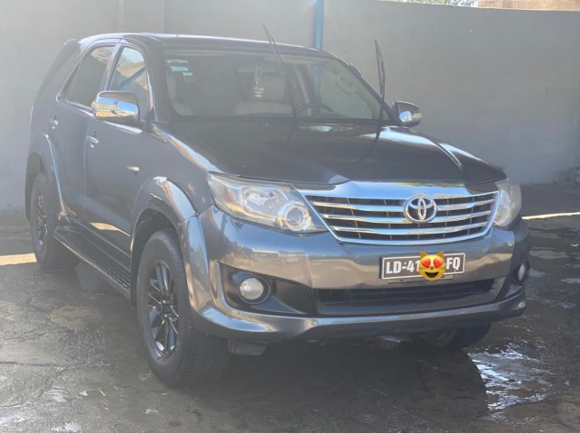 Venda Toyota Fortuner F limpo svld