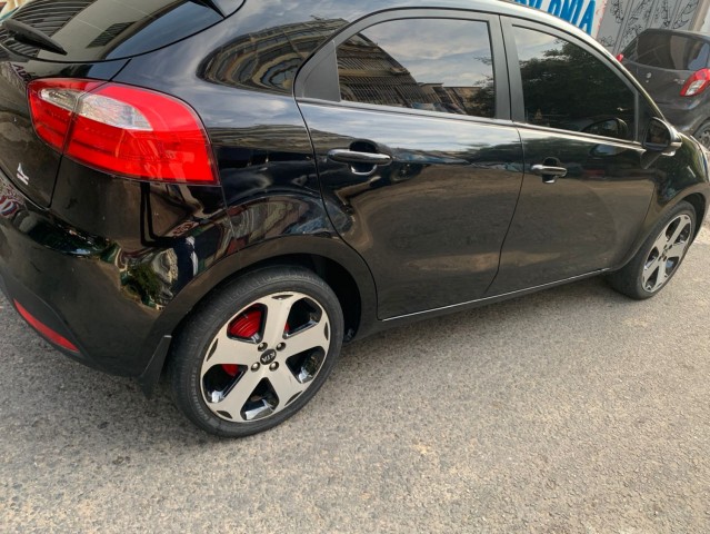 Venda Kia Rio G Preto limpo khlf