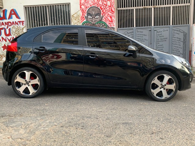 Venda Kia Rio G Preto limpo khlf