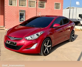 A venda Hyundai Elantra Emnl