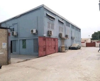 A venda Arrenda-se Armazém