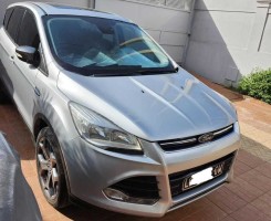 A venda Ford Escape Titanium