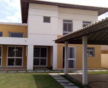 A venda VENDE-SE MORADIA T4+1 - CONDOMÍNIO RIVIERA