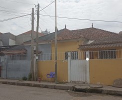 A venda Vivenda V3 com anexo, na Maianga, rua da Tudor centro da Cidade