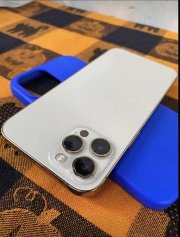 Venda Estou a vender o meu IPHONE 12PRO MAX DOURADO 128G com uso de 3semana praticamente novo e com a acessórios 650.000kz