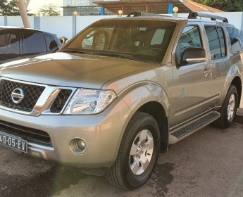 A venda Nissan Pathfinder impecavèl