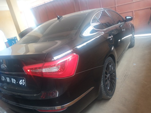 Venda Kia K7 vendo meu carro quase novo com 63 mil km tudo funciona o carro nunca foi repado tudo funciona