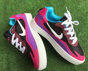 A venda Ténis NIKE