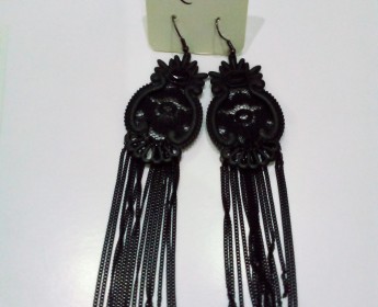 A venda Brincos e pulseiras