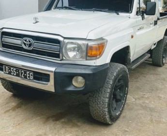 A venda LAND CRUISER Hz