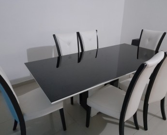 A venda Mesa de 6 cadeiras