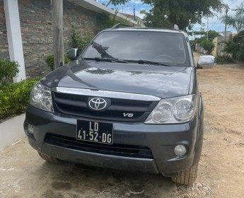 A venda Toyota fortunner impecavèl