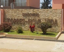 A venda ARRENDAMENTOARRENDA-SE apartamento T4, sem mobília, no Condomínio Torr...