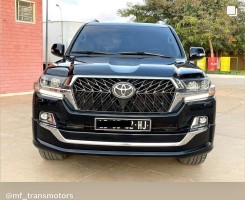 A venda TOYOTA LAND CRUIZER