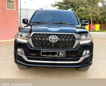 A venda TOYOTA LAND CRUIZER