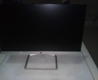 A venda Monitor led, portas: VGA e HDMI e de 22 polegadas.