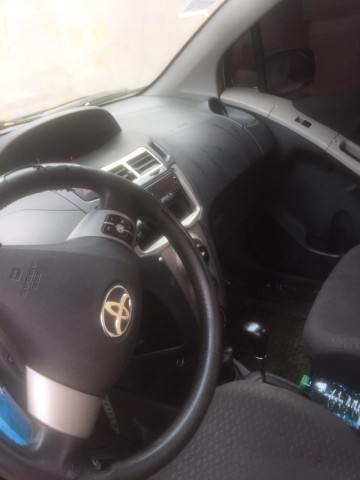 Venda Toyota yaris impecavèl
