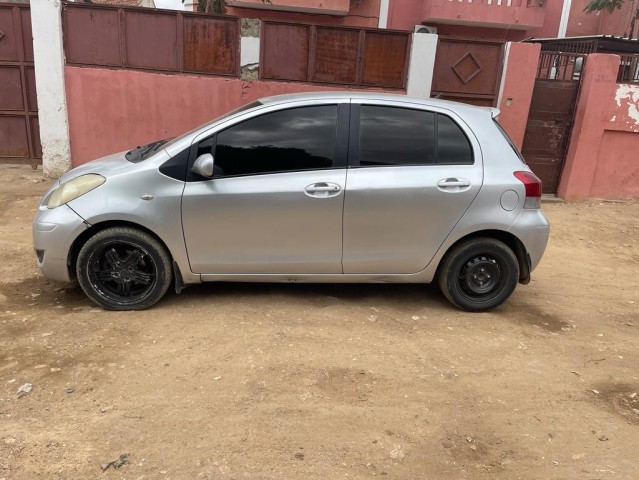 Venda Toyota yaris impecavèl