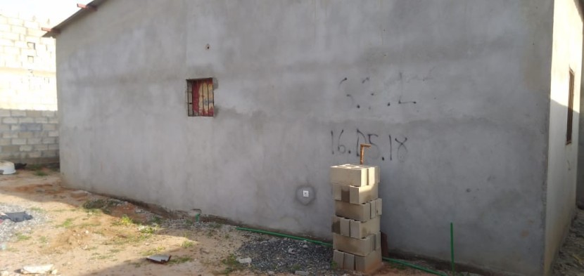 Venda Vendo minha casa T 3 inacabada a bom preço.