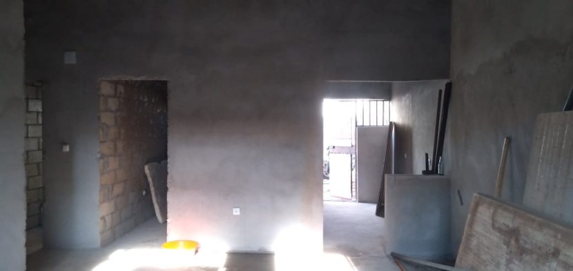 Venda Vendo minha casa T 3 inacabada a bom preço.
