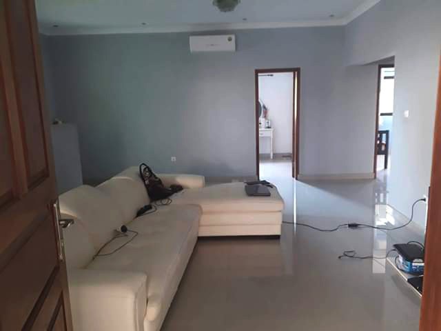 Venda VENDE-SE MORADIA T6 - BAIRRO MILITAR (TALATONA)