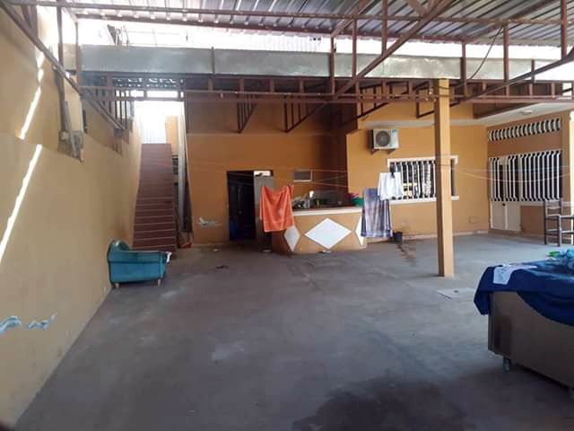 Venda VENDE-SE MORADIA T6 - BAIRRO MILITAR (TALATONA)