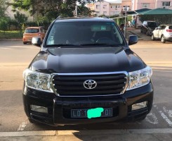 A venda Land Cruiser V8