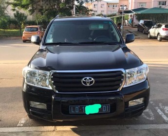 A venda Land Cruiser V8