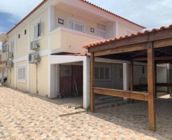 A venda Vivenda V5 duplex à beira mar lnmb