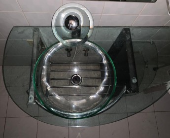 A venda LAVATÓRIO EM VIDRO