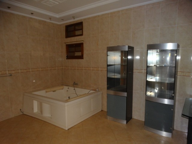 Venda VENDE-SE MORADIA T7 C/PISCINA + ANEXO - MORRO BENTO