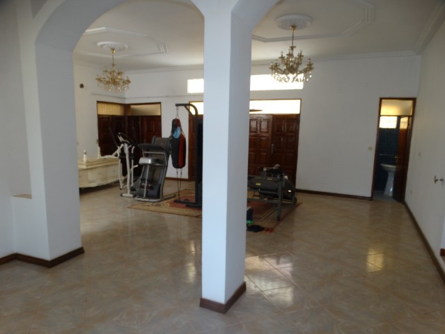 Venda VENDE-SE MORADIA T7 C/PISCINA + ANEXO - MORRO BENTO