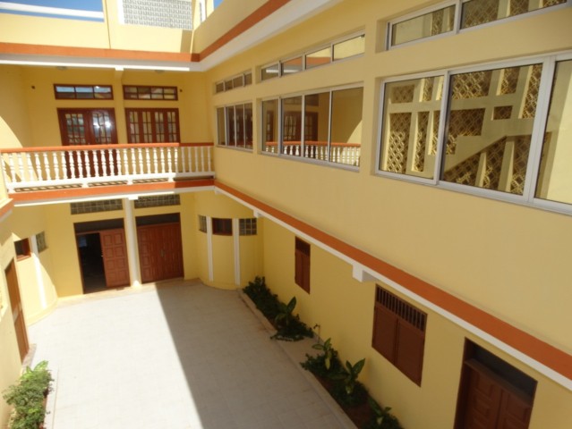 Venda VENDE-SE MORADIA T7 C/PISCINA + ANEXO - MORRO BENTO