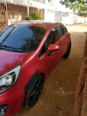 Venda Kia rio amarro
