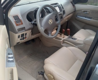 A venda TOYOYA fortunner v6 gasolina