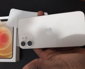 A venda IPhone 12 mini 64GB novo