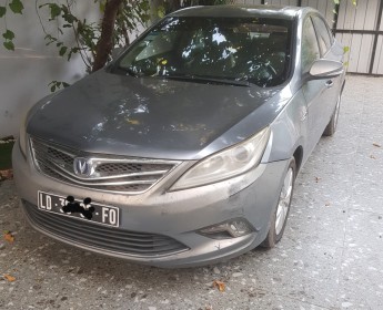A venda Carro, motor seco com apenas dois anos de uso.