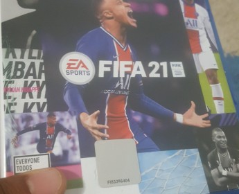 A venda Fifa 21 semi-novo e God of war 4