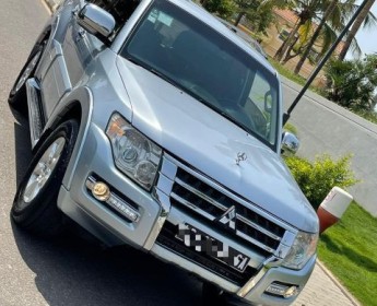 A venda MITSUBISHI PAJERO