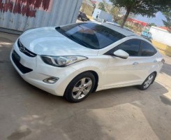 A venda HYUNDAI ELANTRA