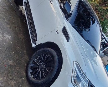 A venda Nissan Patrol platinum