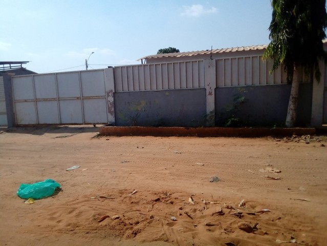 Venda Casa t3 a venda no zango 3