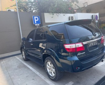 A venda Toyota Fortuner carro de empresa