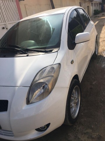 Venda Toyota Yaris automático