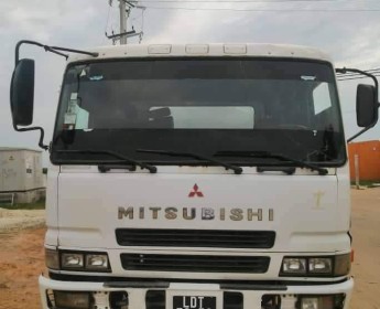 A venda Camião Cisterna Mitsubishi