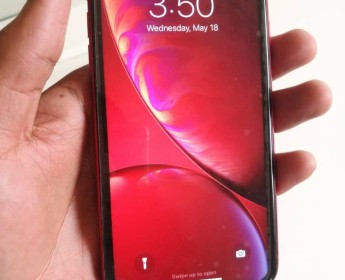 A venda Vendo iPhone XR/128GB POR: 250/240 mil. 946040278