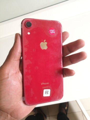 Venda Vendo iPhone XR/128GB POR: 250/240 mil. 946040278