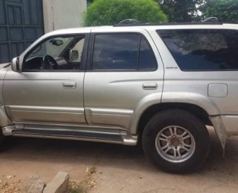 A venda Toyota Runner V6, motor 4vz
